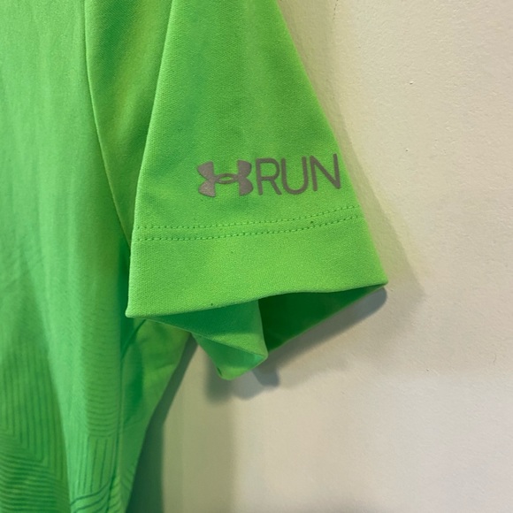 Women’s Under Armour v-neck running top! - Picture 5 of 8